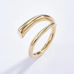 Stilren og tidløs ring | Minimalistisk gullfarget smykke 1